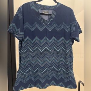 Women’s Butter-soft Navy and Teal Zigzag Scrub Top - Large